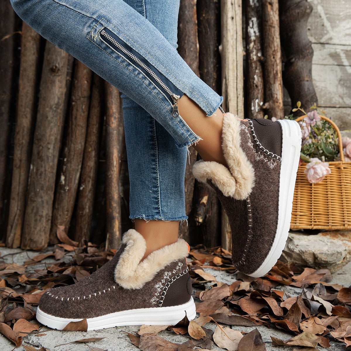 Thick Plush Winter Boots – Warm Fleece-Lined Ankle Shoes